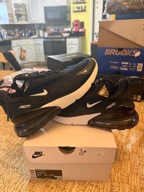 Nike Black White Air Max 270s sz 7.5 w new in box $170 plus tax online!!!